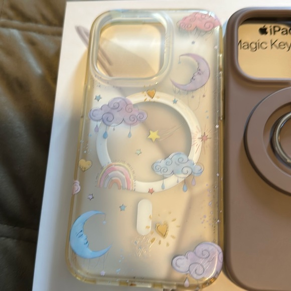 Velvet Caviar Cases, wallet, battery pack - Picture 2 of 4